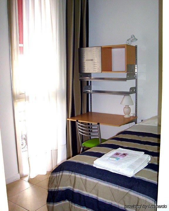 2055 Petit * Cost * Hotel