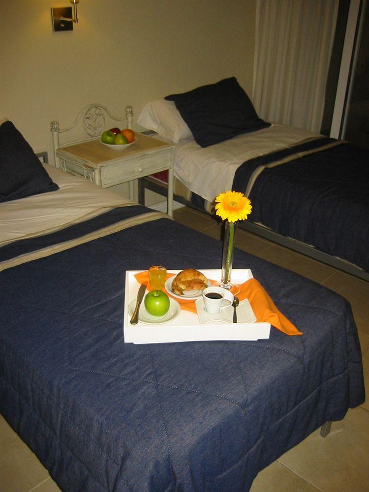 2055 Petit * Cost * Hotel
