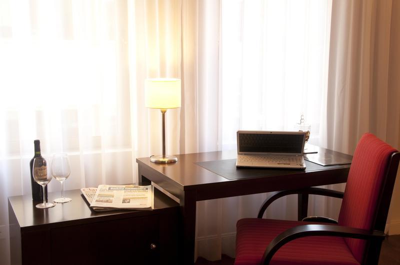 Kenton Palace Hotel