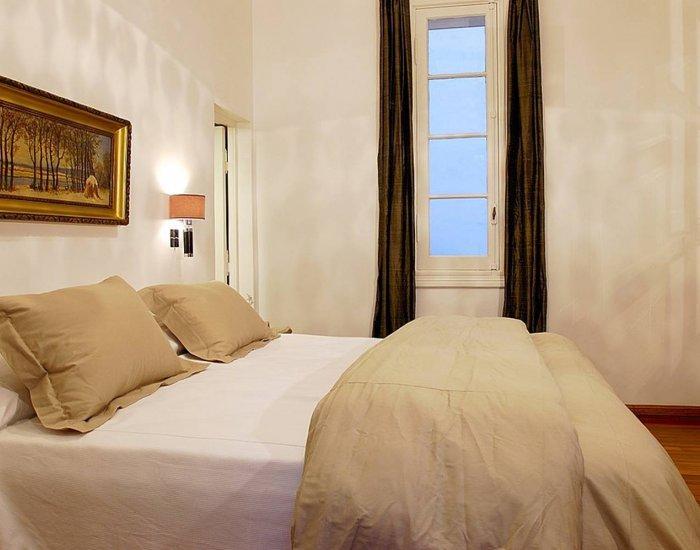 Deluxe In French Style Building Apartment