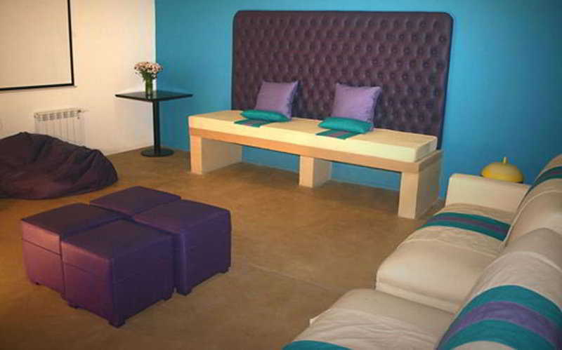 Hotel 2055 Petit * Cost *