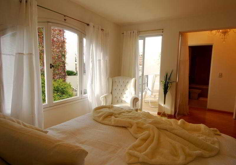 Aura Boutique Hotel 4*