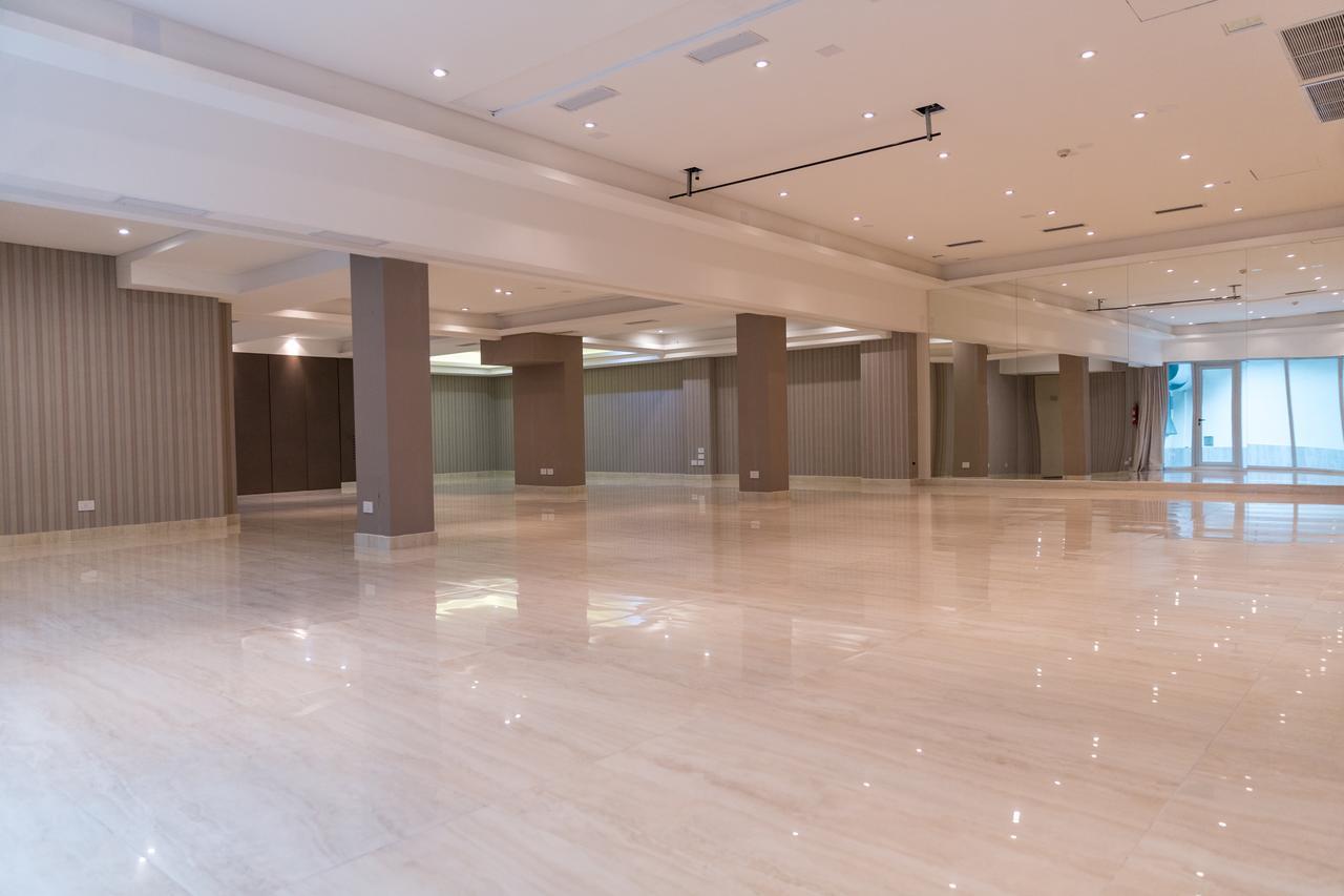 Howard Johnson Plaza Hotel 4*