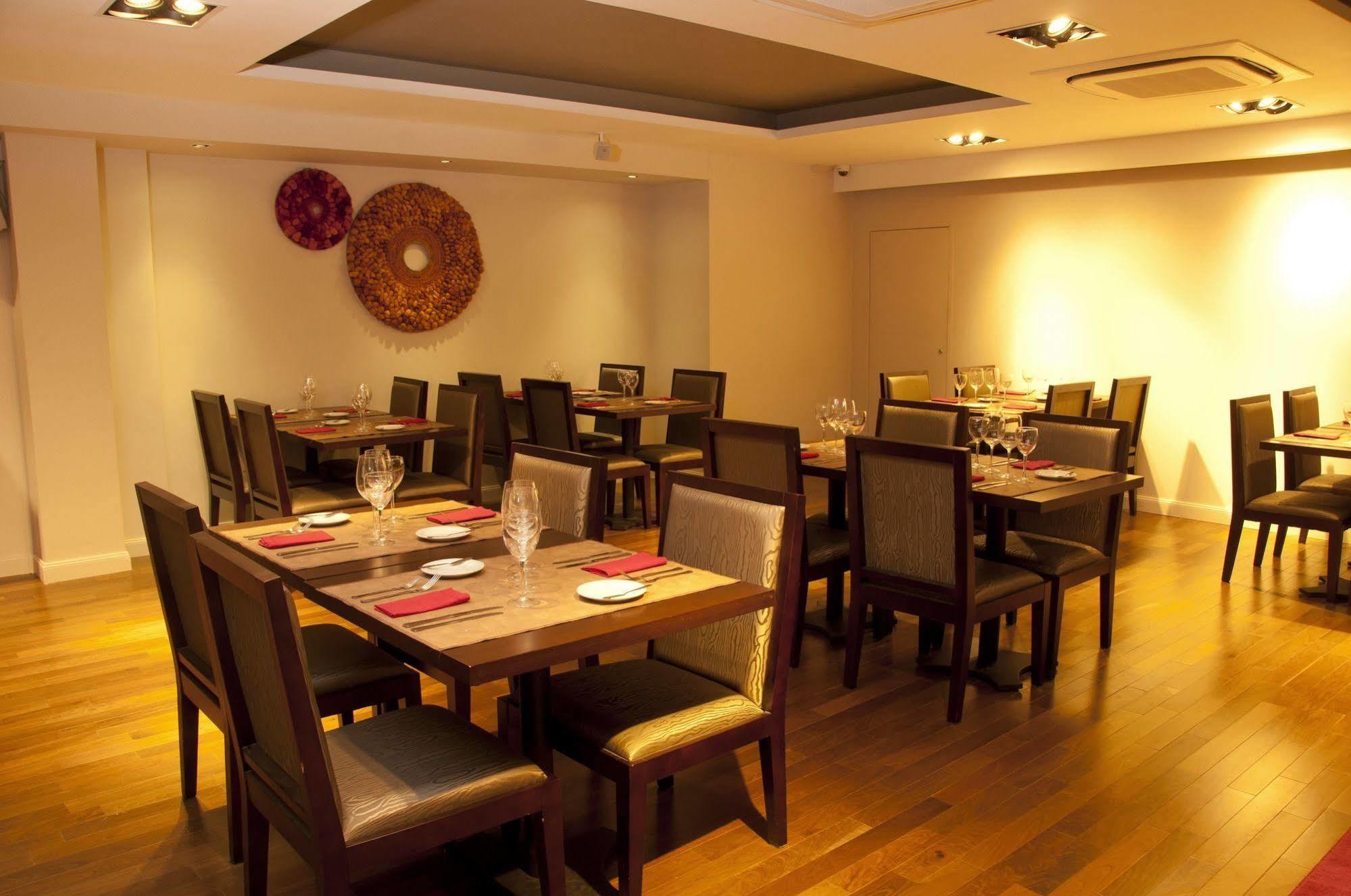 Kenton Palace Hotel 4*