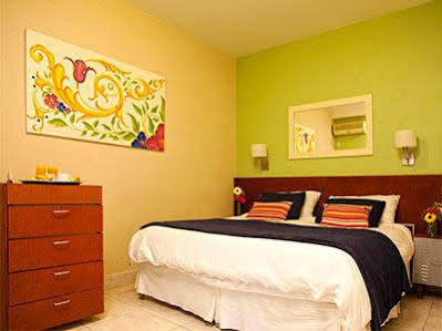 2055 Petit * Cost * Hotel