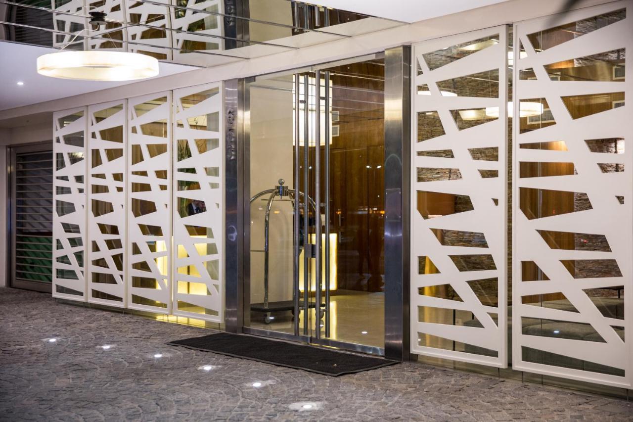 Howard Johnson Plaza Hotel