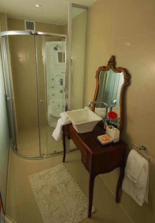 Aura Boutique 4*