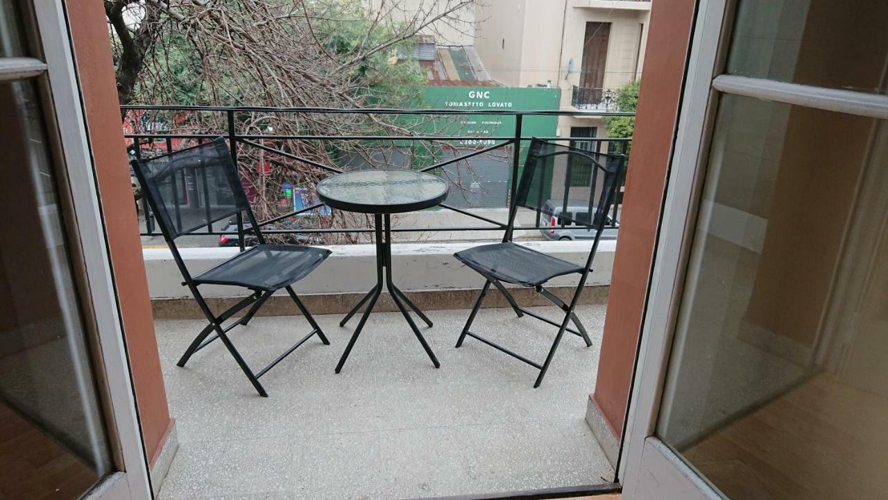 Excelente Departamento Con Balcon A La Calle Sobre Avenida Apartment