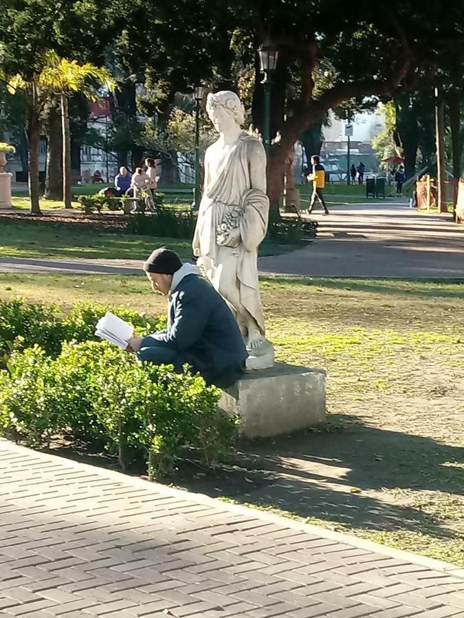 Calido En Parque Lezama