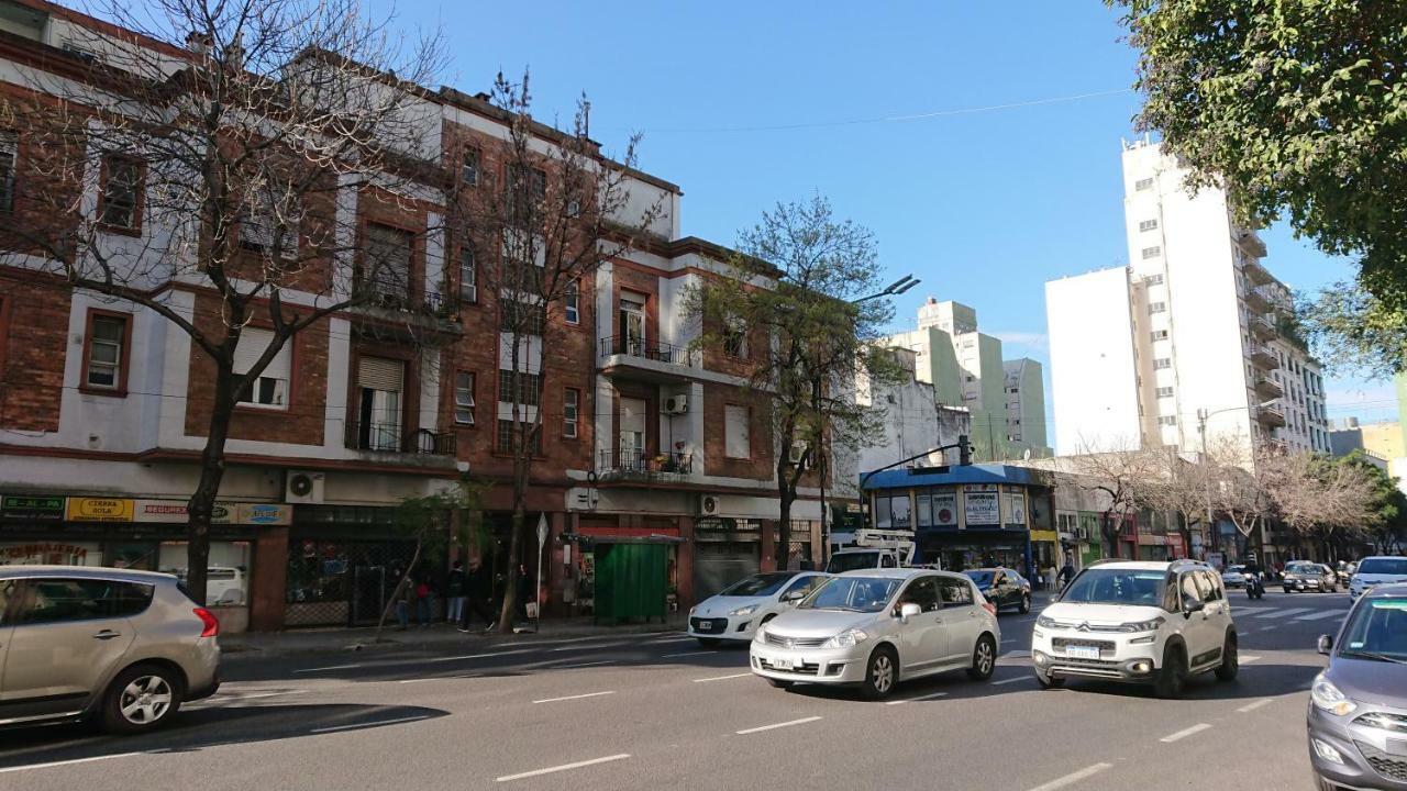 Excelente Departamento Con Balcon A La Calle Sobre Avenida Apartment *