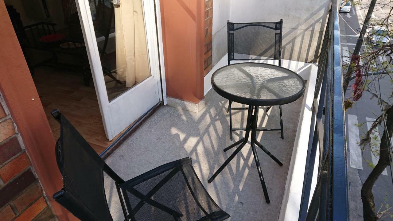 Excelente Departamento Con Balcon A La Calle Sobre Avenida Apartment Buenos Aires