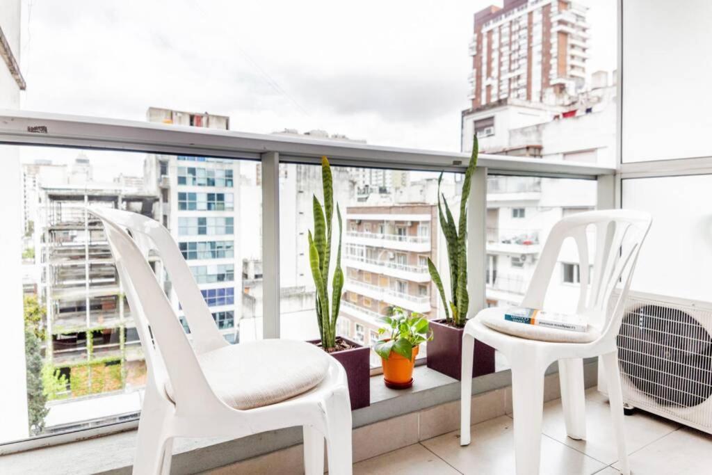 Apartment Cozy, Lots Of Light, Great Location *