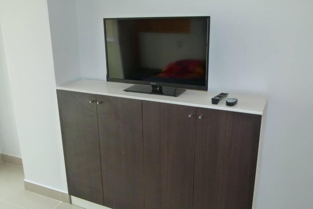 Apartment Cozy, Lots Of Light, Great Location *