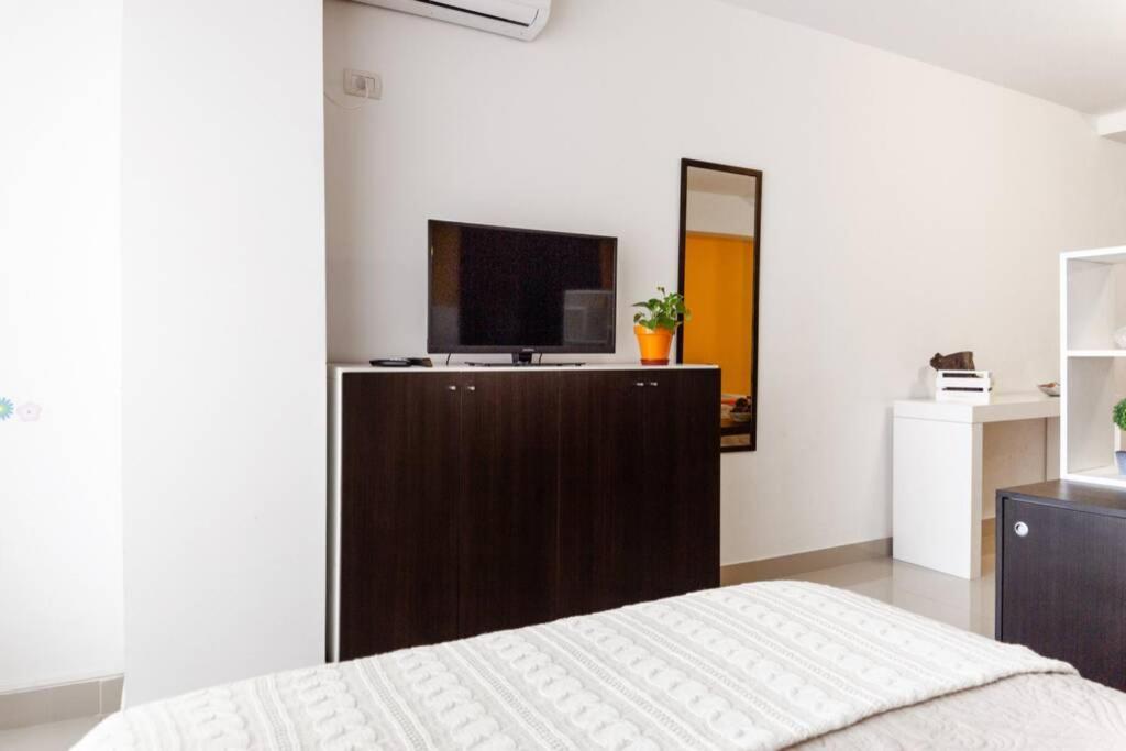 Apartment Cozy, Lots Of Light, Great Location *