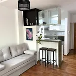 Roosevelt Apart