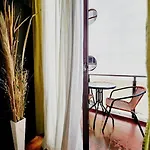 Aparttommy