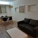 Espacioso Y Moderno Departamento Con Patio