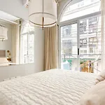 Refined Urban Oasis In Recoleta