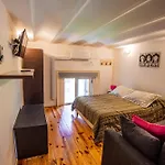 Duplex En Centro Historico Y Turistico Sobre Av. De Mayo