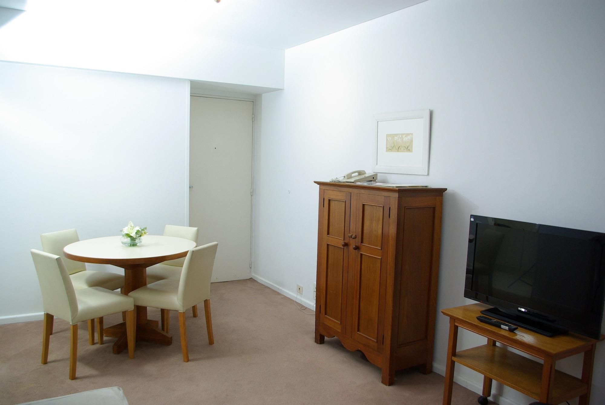 Loi Flats 4*