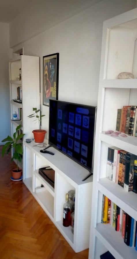 Depto 2 Ambientes Muy Luminoso Con Wifi Y Vista A La Plaza Apartment Buenos Aires