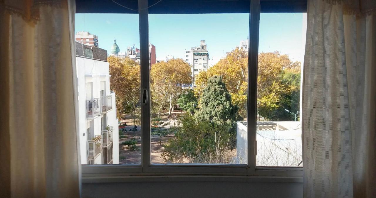 Depto 2 Ambientes Muy Luminoso Con Wifi Y Vista A La Plaza Apartment Buenos Aires