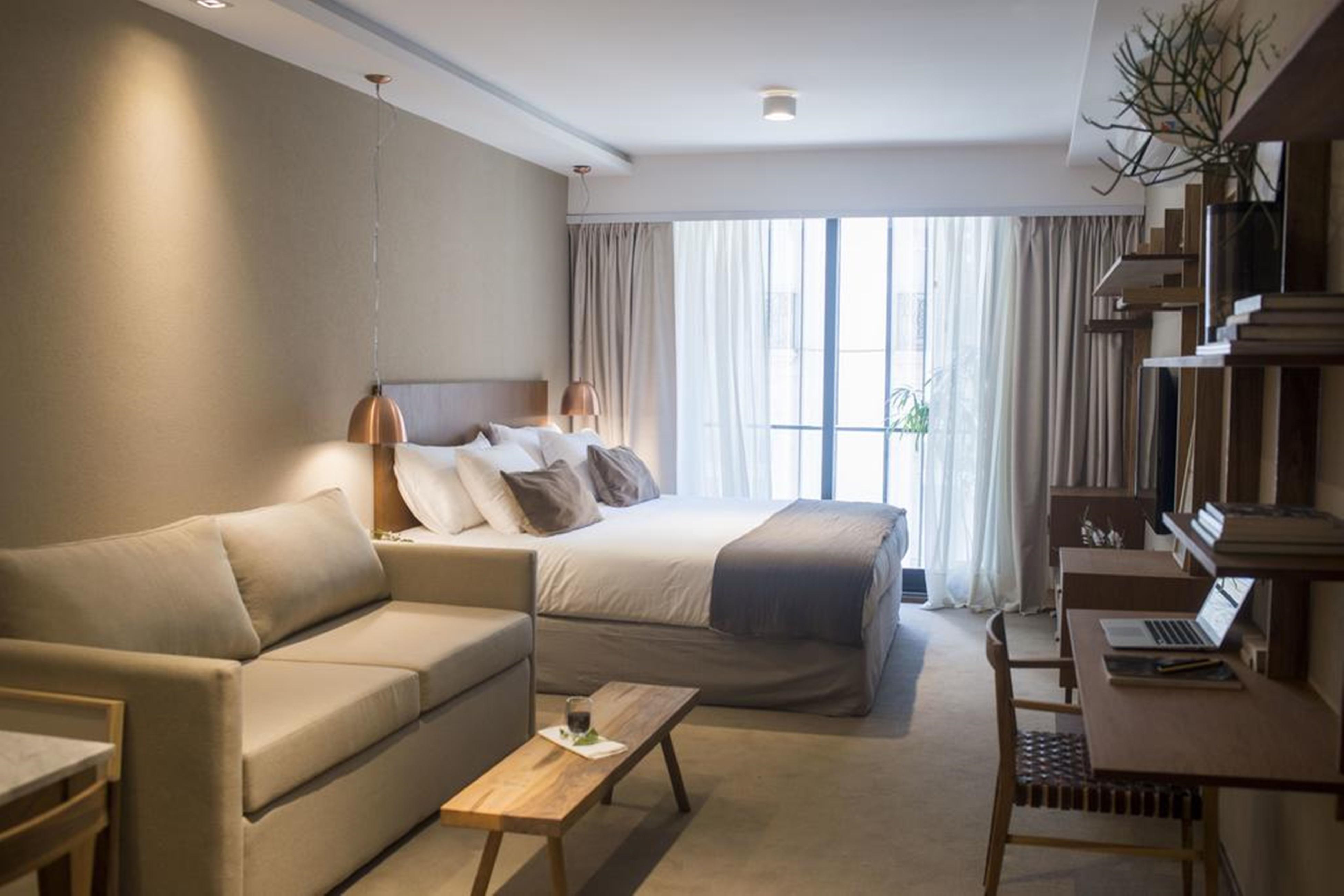 Hotel Aq Tailored