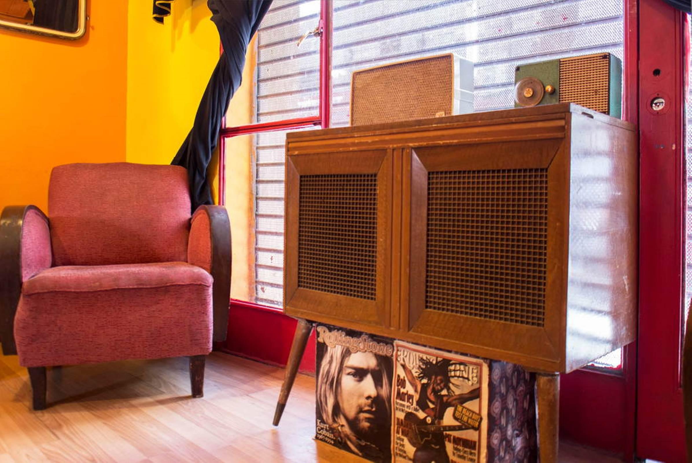 Play Soho Hostel *
