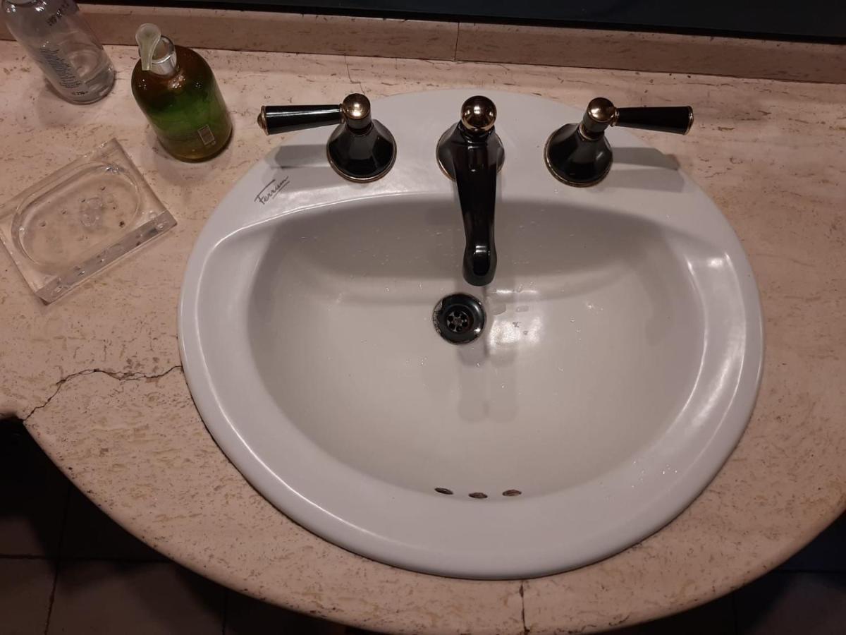Privatunterkunft Cuartos En El Segundo Piso De Casa De Artista En Flores *