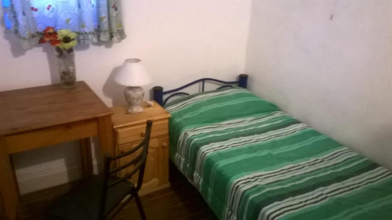 Habitac Indiv Casa De Familia, Flores * Buenos Aires