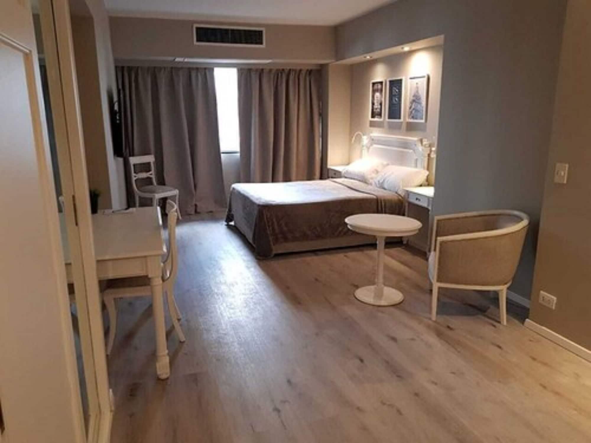 Up America Plaza 3*