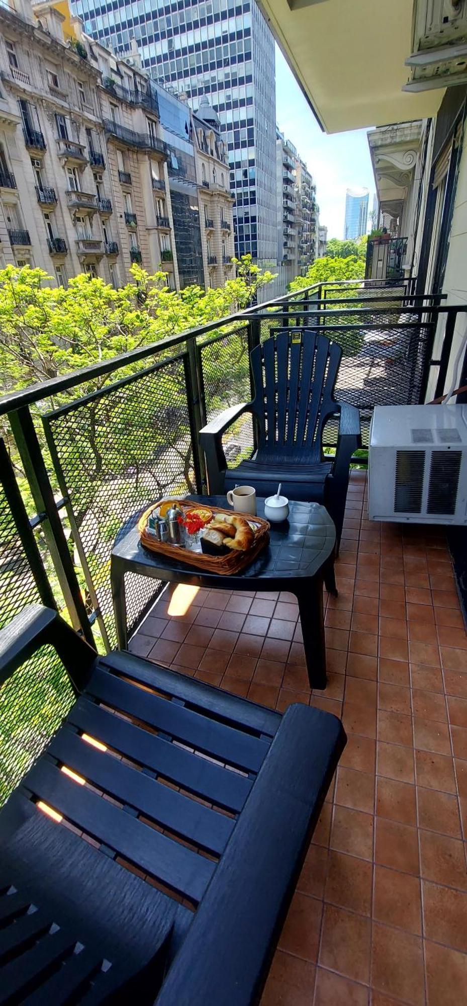 Comodo Departamento Con Balcon En Microcentro Buenos Aires