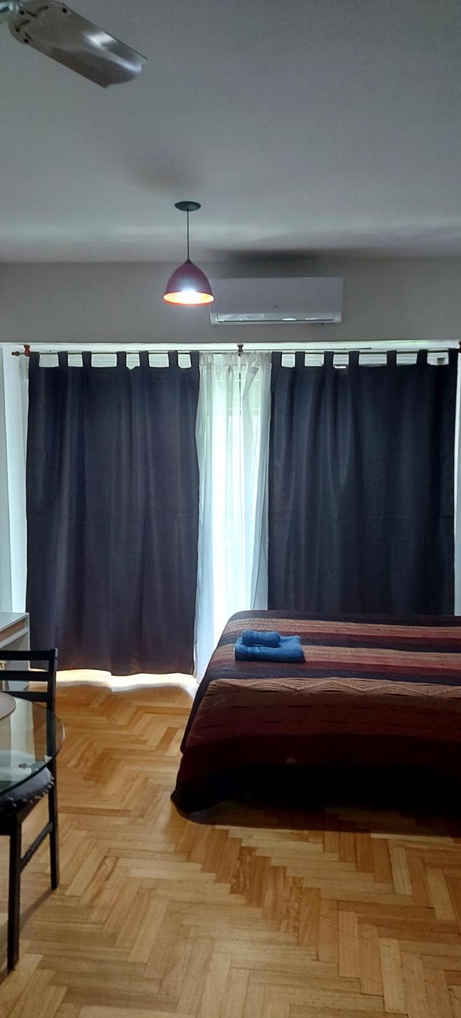 Comodo Departamento Con Balcon En Microcentro Buenos Aires