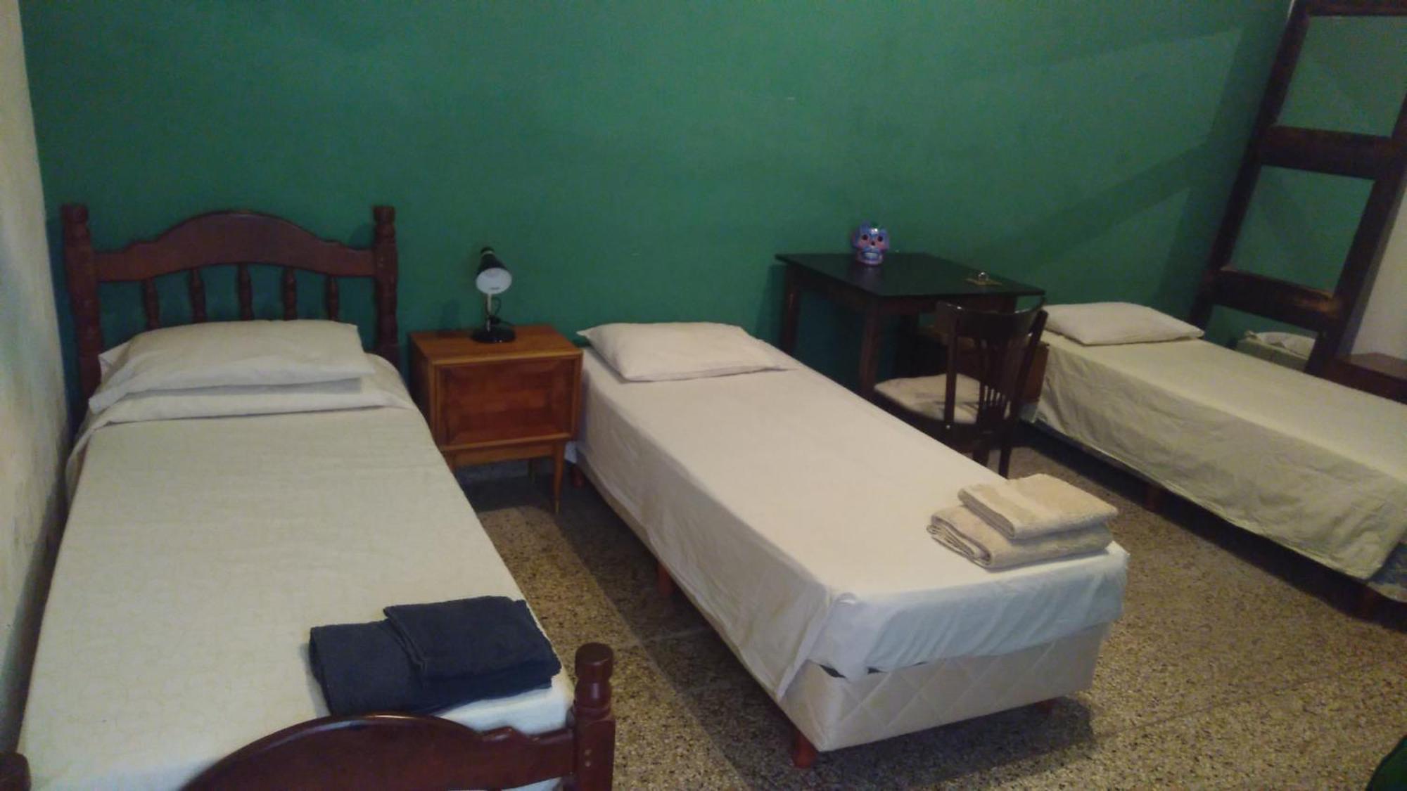 Casa Compartida Con Patio Y Sol Homestay *