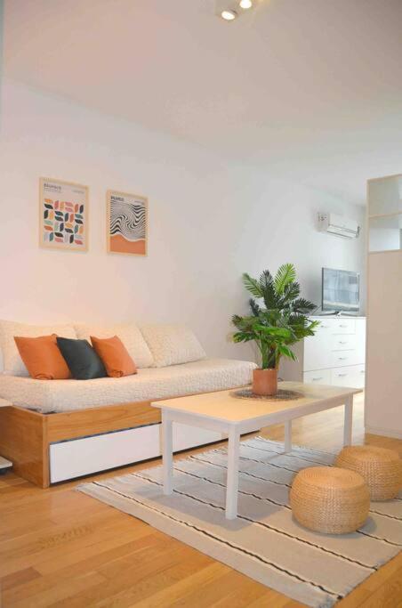 Warm, Quiet & Inviting Retreat - Steps From Palermo Apartment