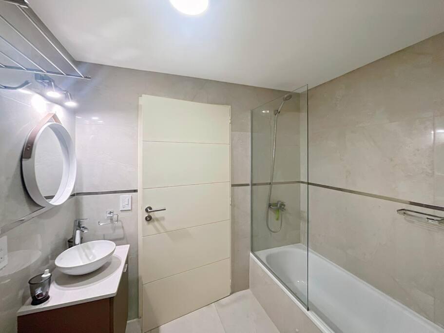 Apartment Estudio San Telmo Con Piscina Y Balcon- Paseo De La Cisterna- Uf 201