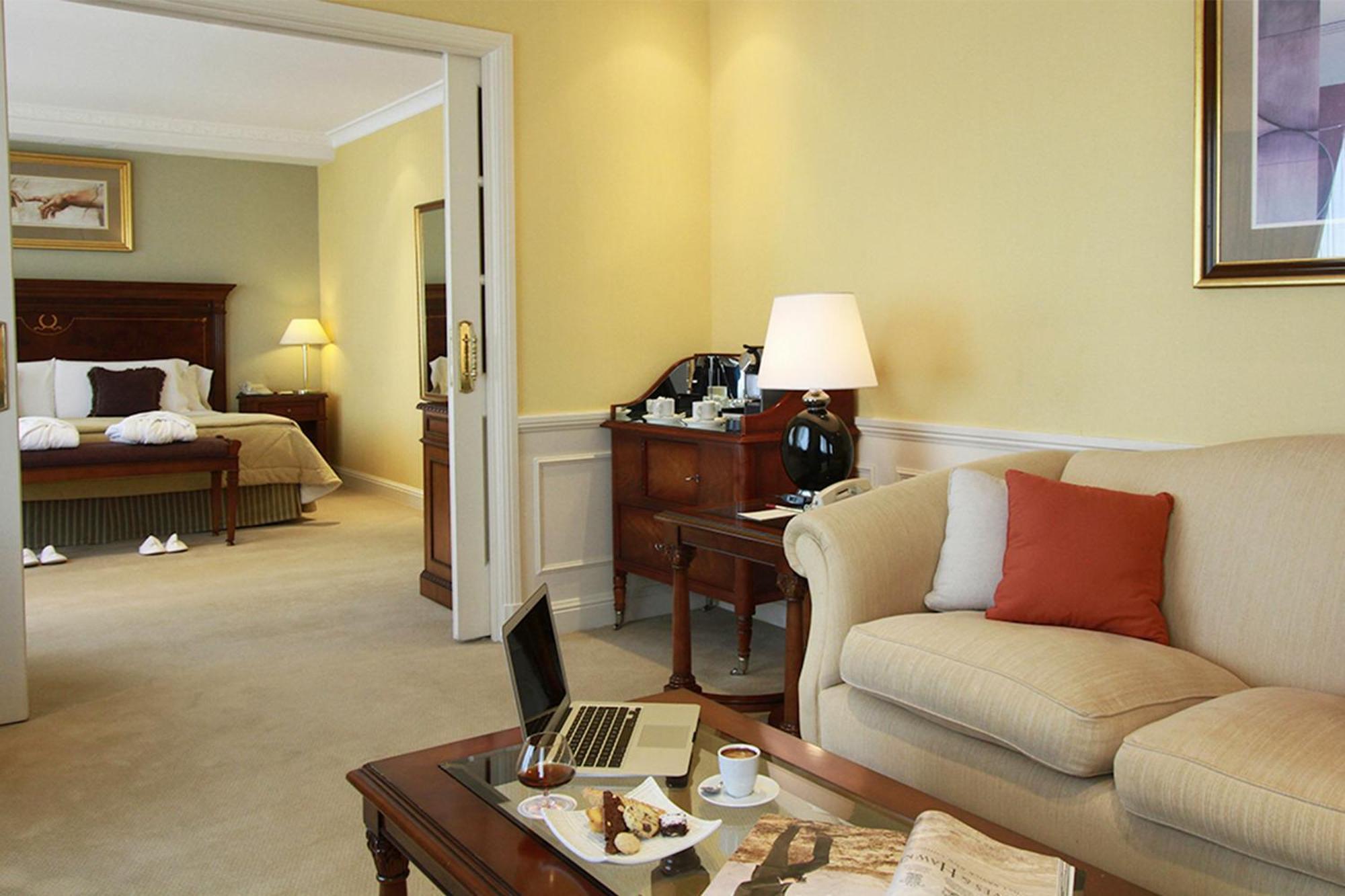 Emperador Hotel