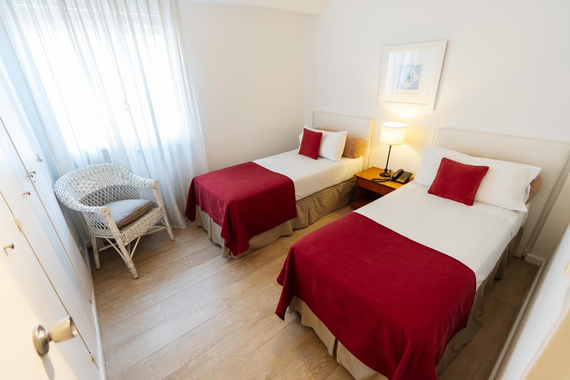 Loi Flats 4*