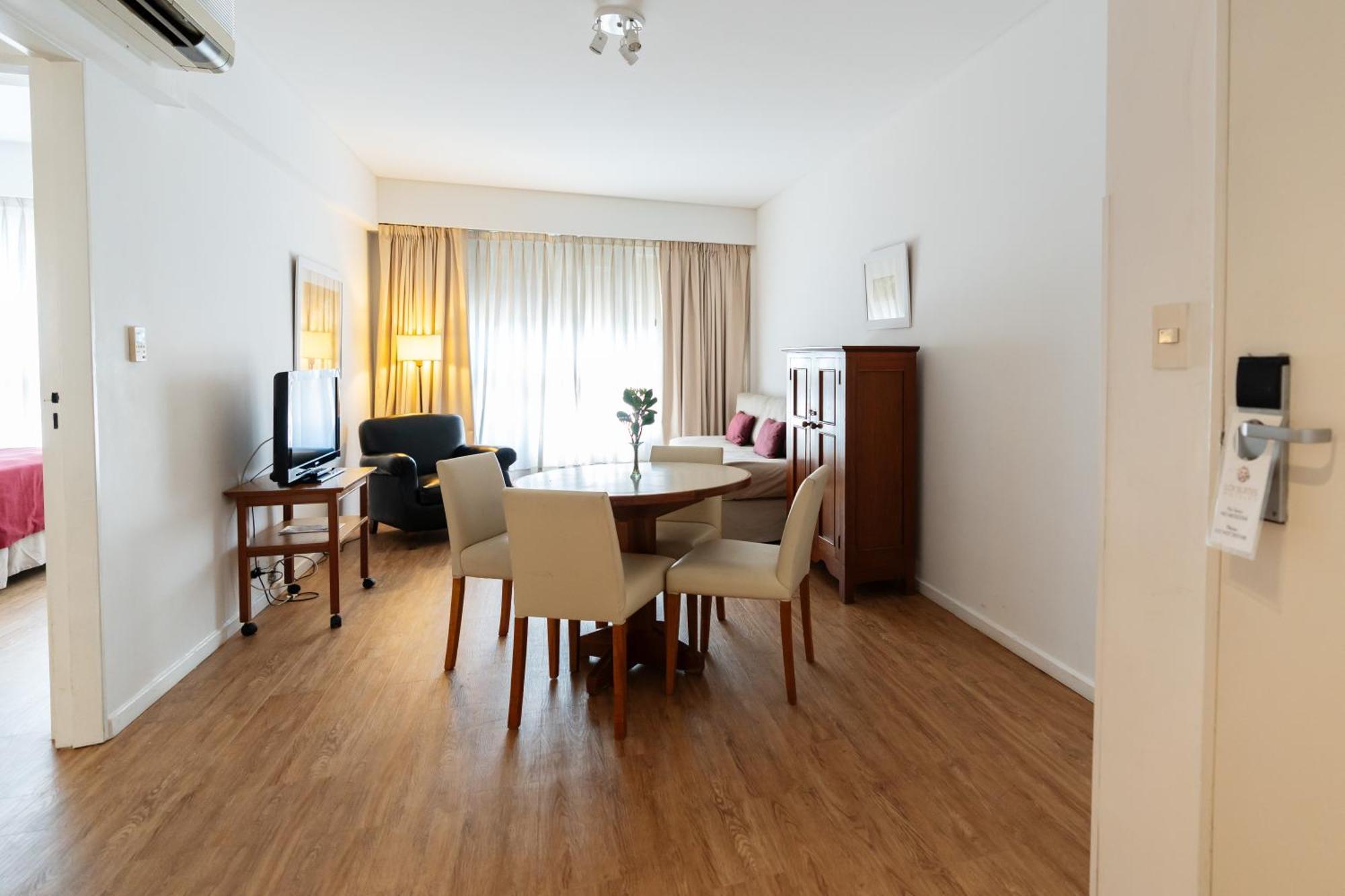 Loi Flats 4*