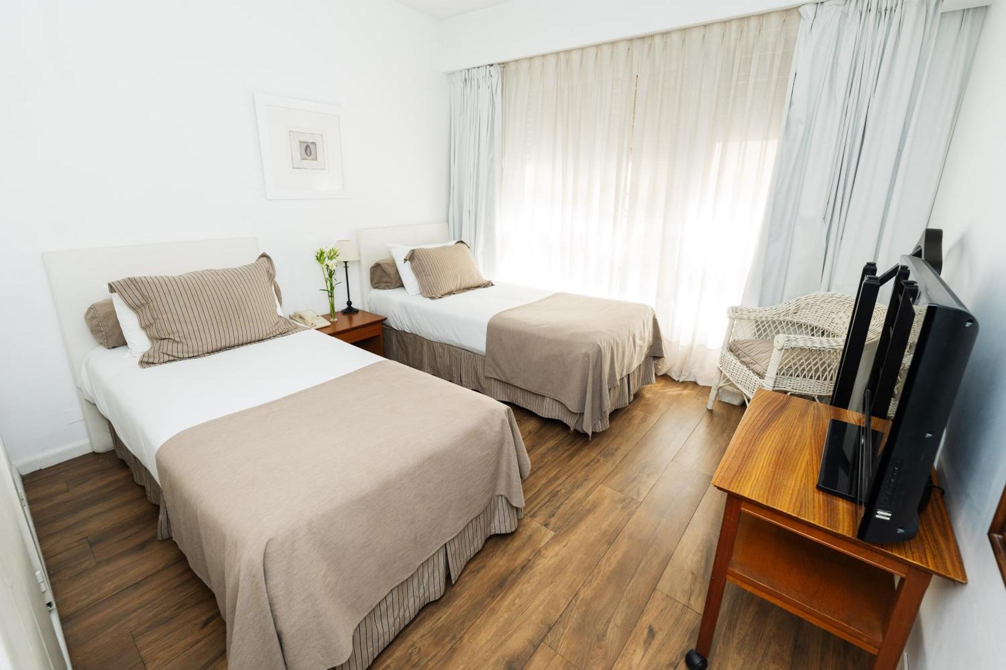 Loi Flats 4*