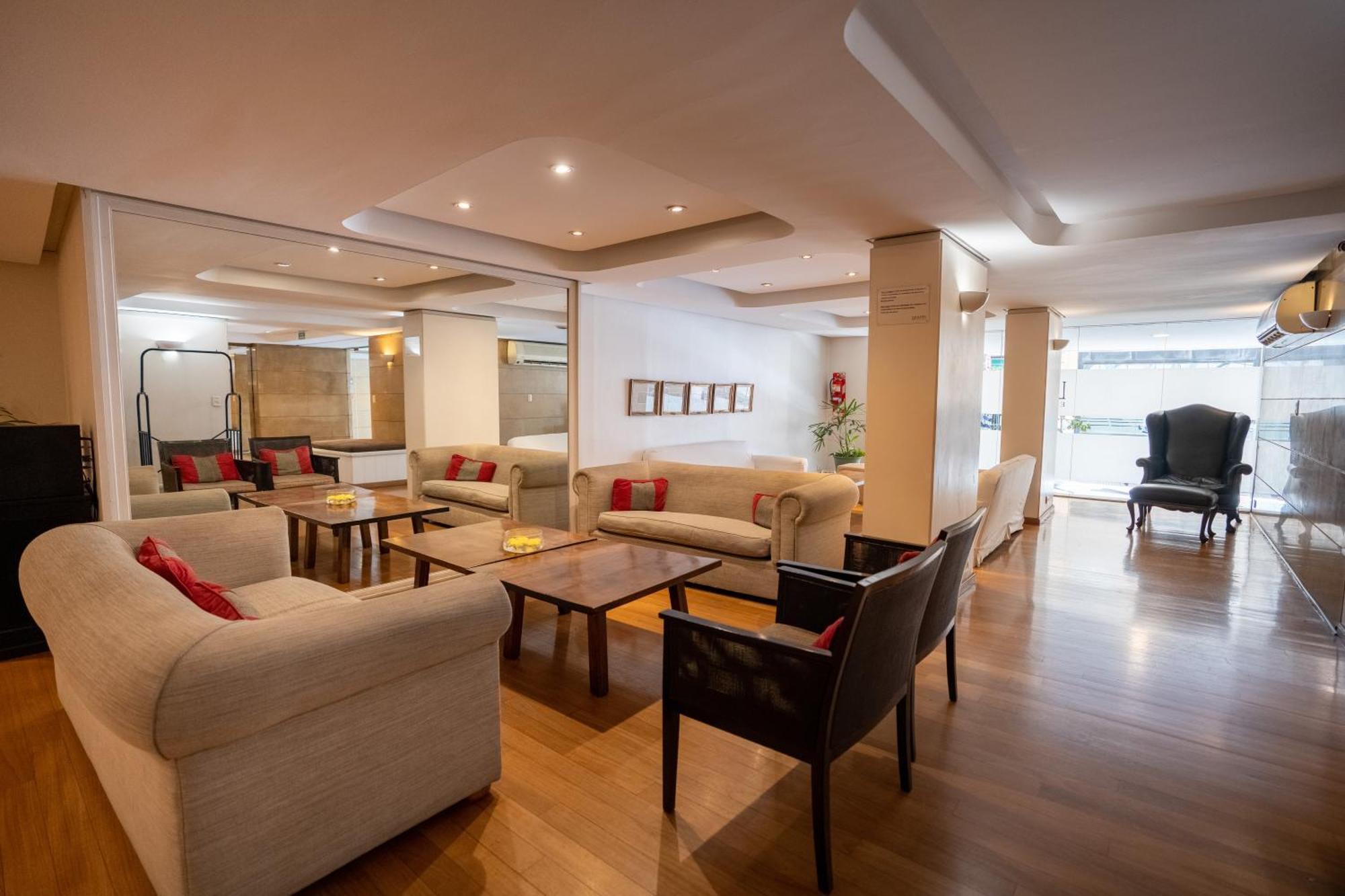 Hotel Loi Flats 4*
