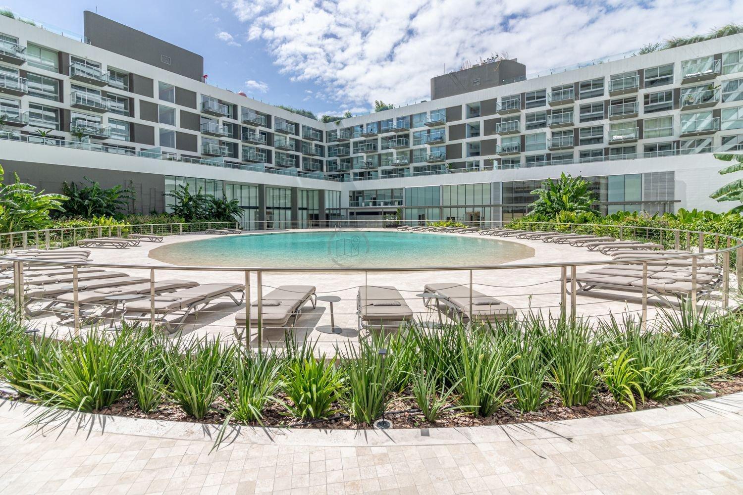 Stunning 1br W/ Pool, Gym, & Sauna