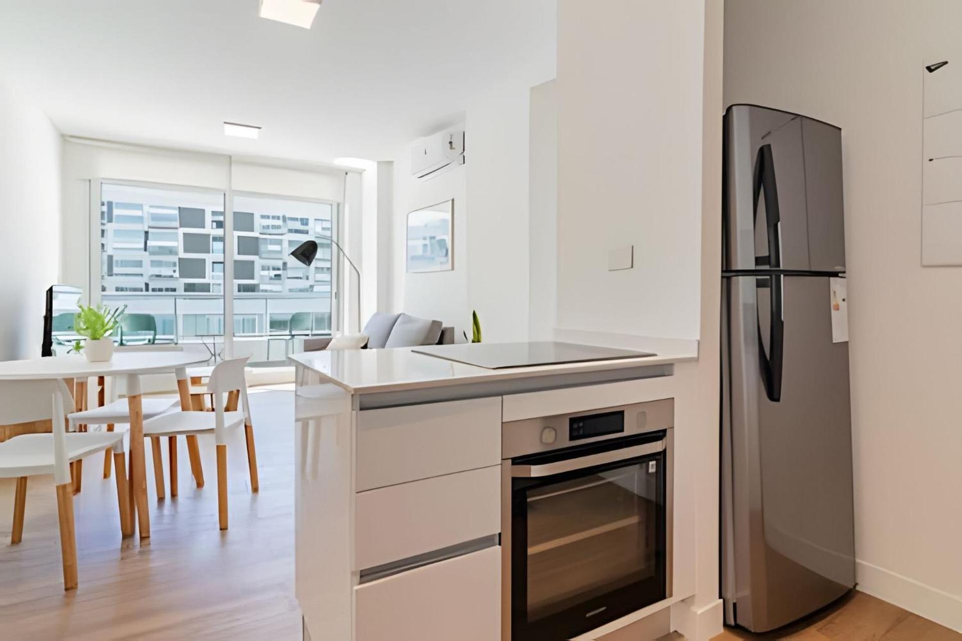 Stunning 1br W/ Pool, Gym, & Sauna *