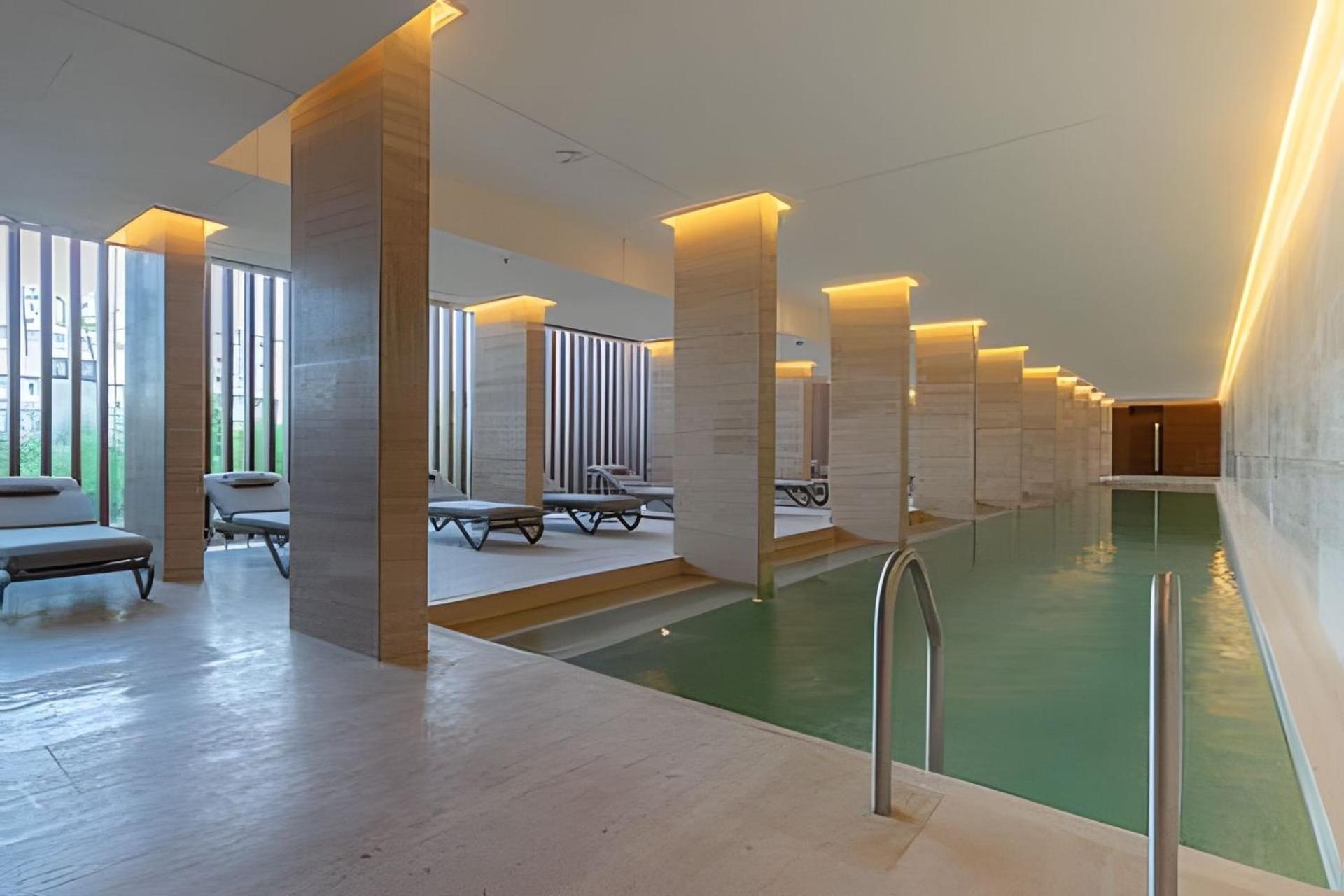 Stunning 1br W/ Pool, Gym, & Sauna Holiday home