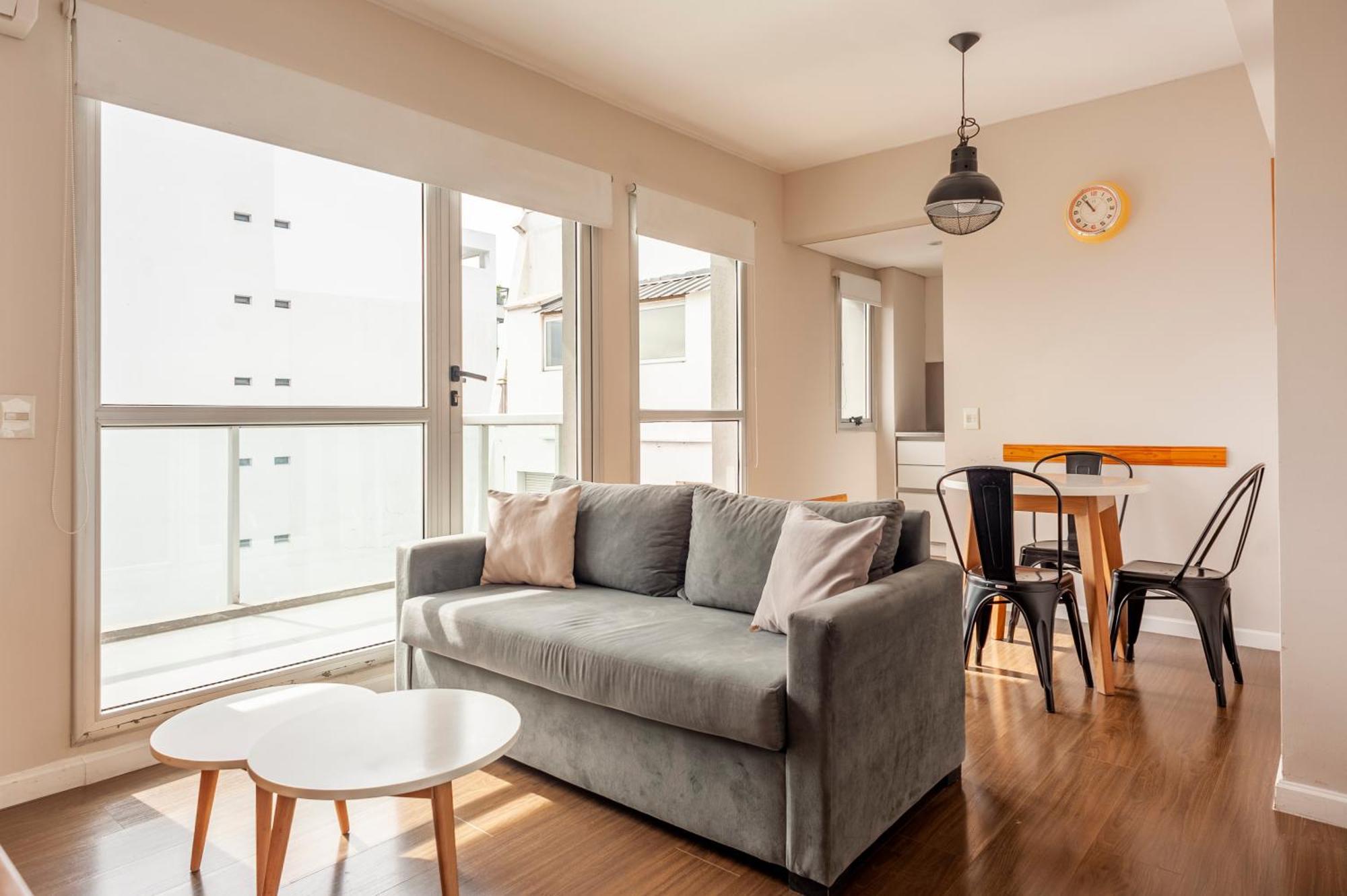 Live & Enjoy In Recoleta -12j- * Buenos Aires