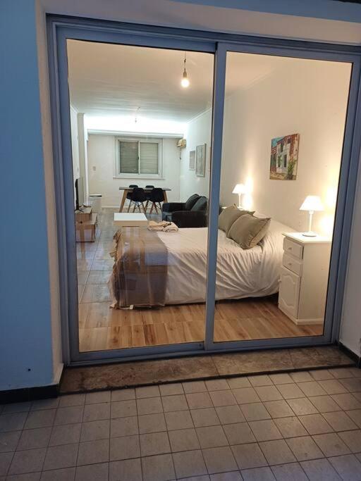 Espacioso Y Moderno Departamento Con Patio Buenos Aires