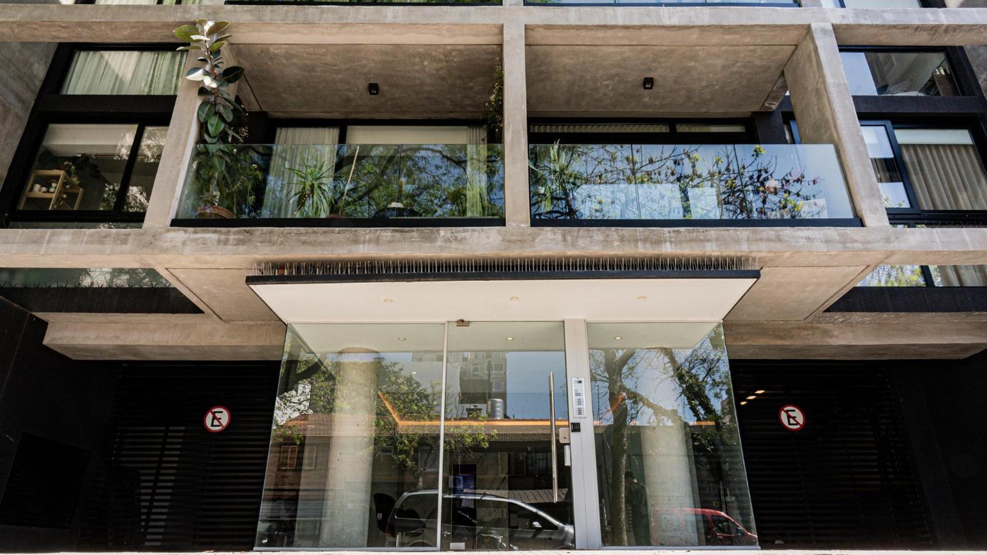 Apartamento Blanco Con Balcon