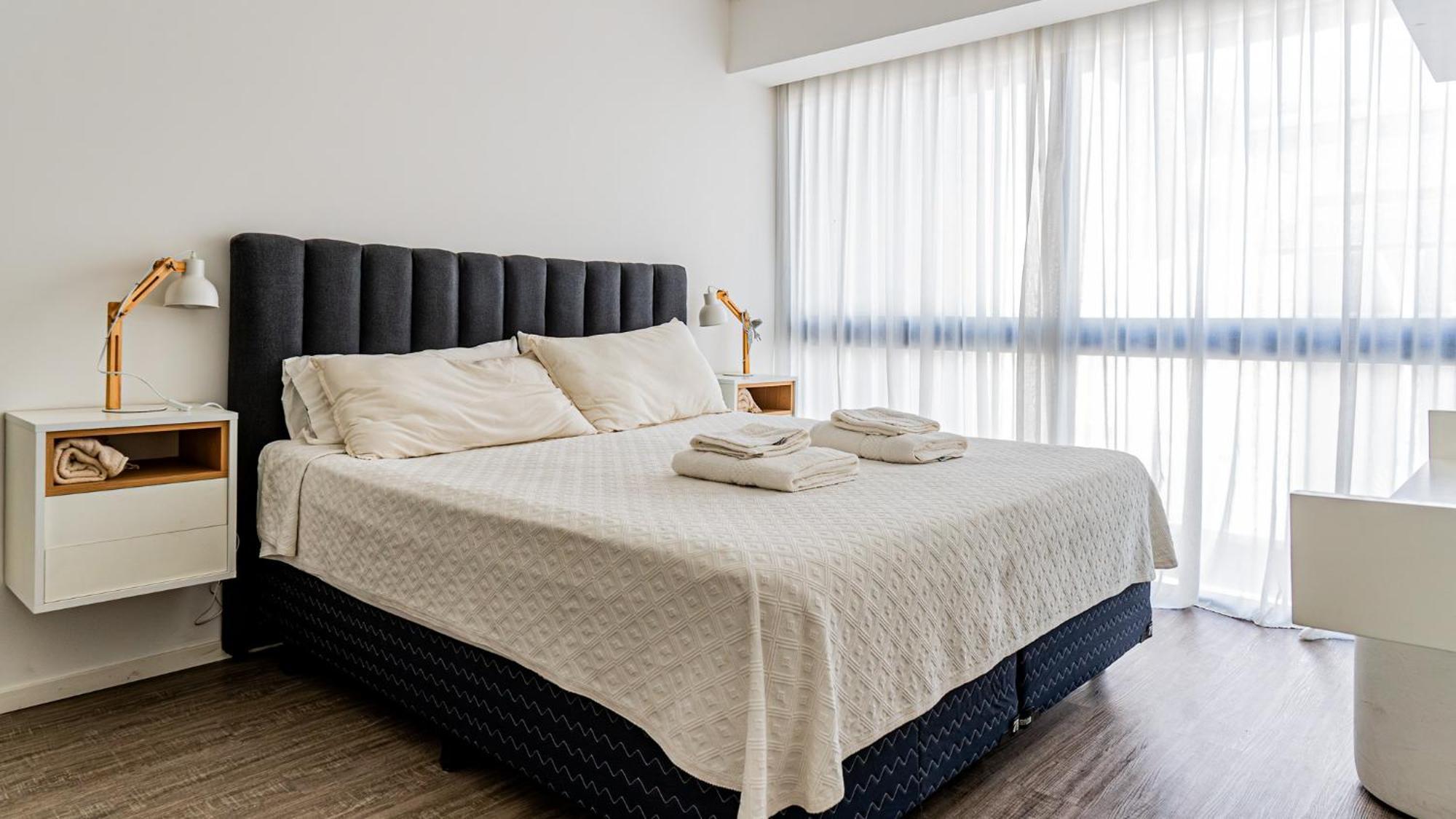 Apartamento Blanco Con Balcon Apartment *