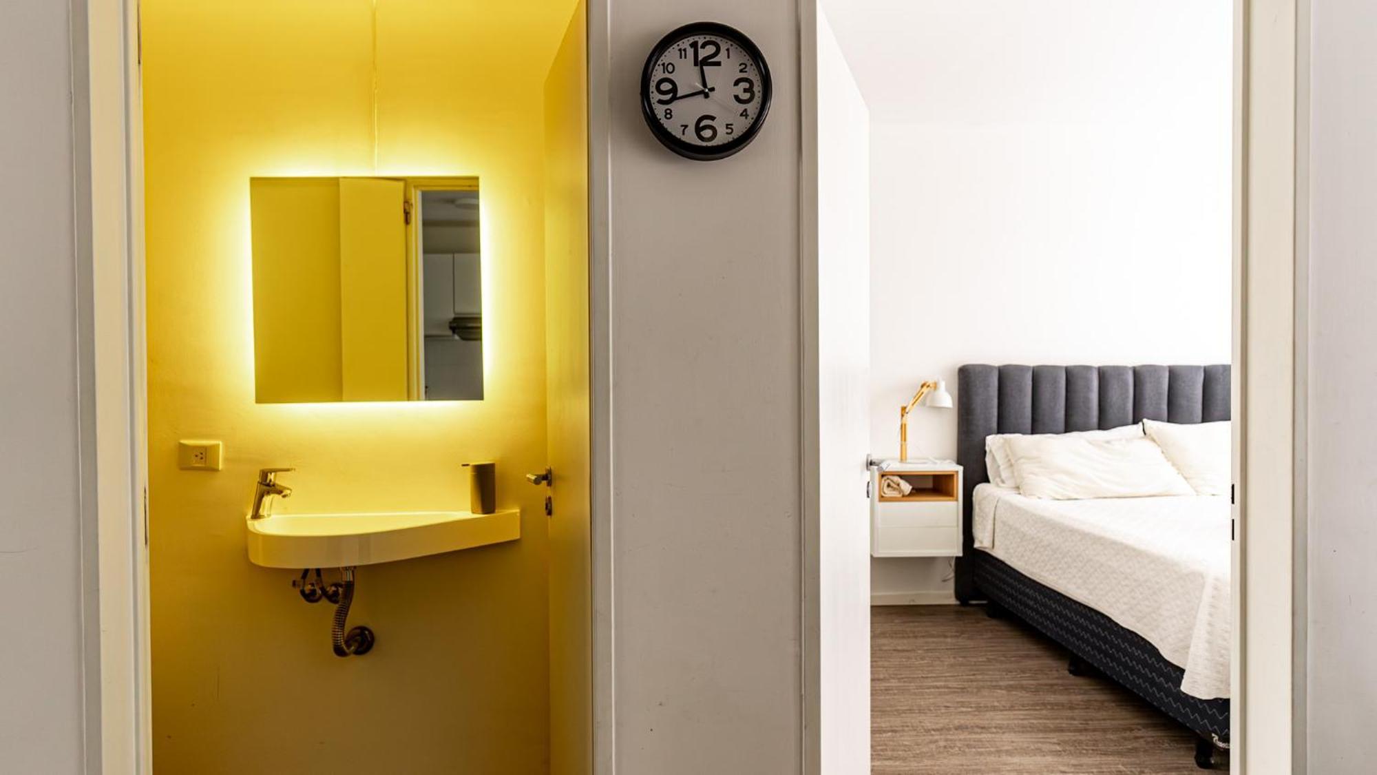 Apartamento Blanco Con Balcon Buenos Aires