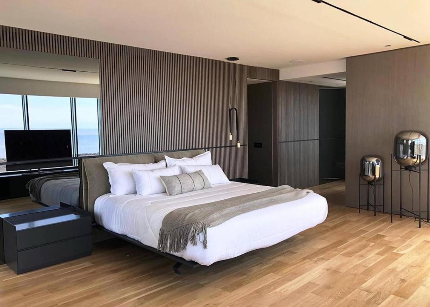 Penthouse 650m2 Vista Al Rio Apartment *